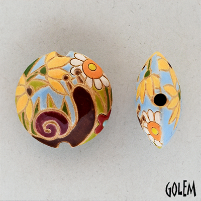 Snail in the garden, lentil bead size M