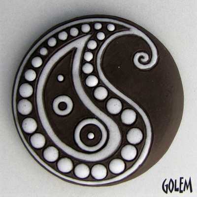 Paisley, large round, dark