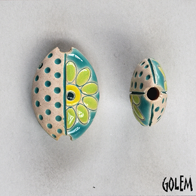 Flower & dots, almond bead size S