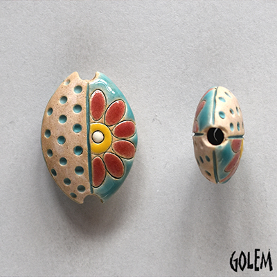 Flower & dots, almond bead size S