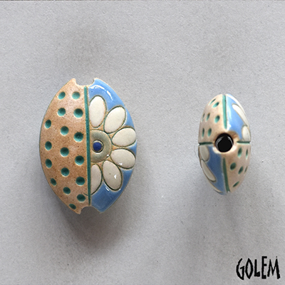 Flower & dots, almond bead size S