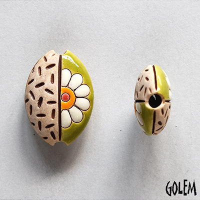 Flower & notches, almond bead size S