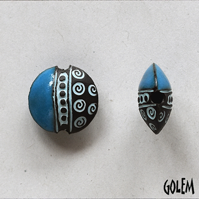 Small swirls, blue on dark clay, lentil size S