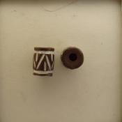 Lines & Triangles, short dark tube bead