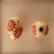 Daisies, large oval bead