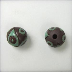 green Bullseye on dark - string of 4pcs