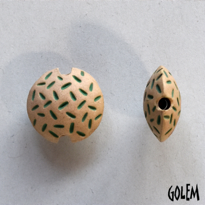 Short notches, green on light clay, size S