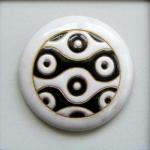 round cabochon, black & white