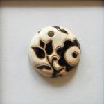 B & W, Small Round