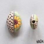 Flower & notches, almond bead size S