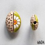 Flower & notches, almond bead size S