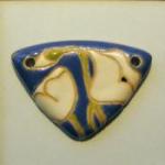 S-triangle/white on blue