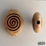 Hypnotic eye, rust on off-white almond bead